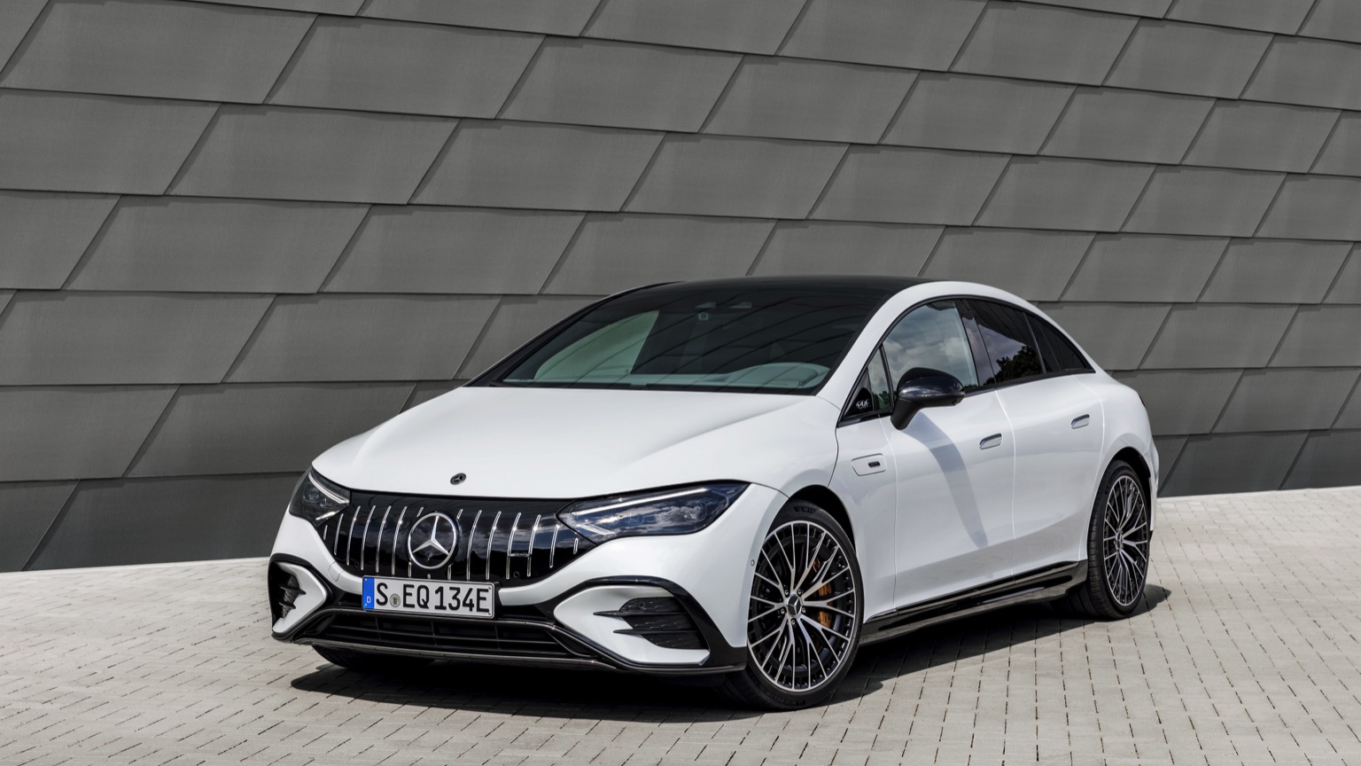 Mercedes_EQE_AMG_53-11