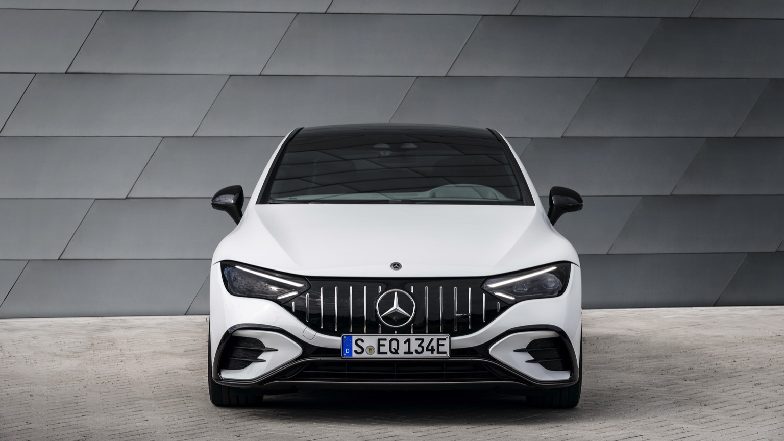 Mercedes_EQE_AMG_53-13