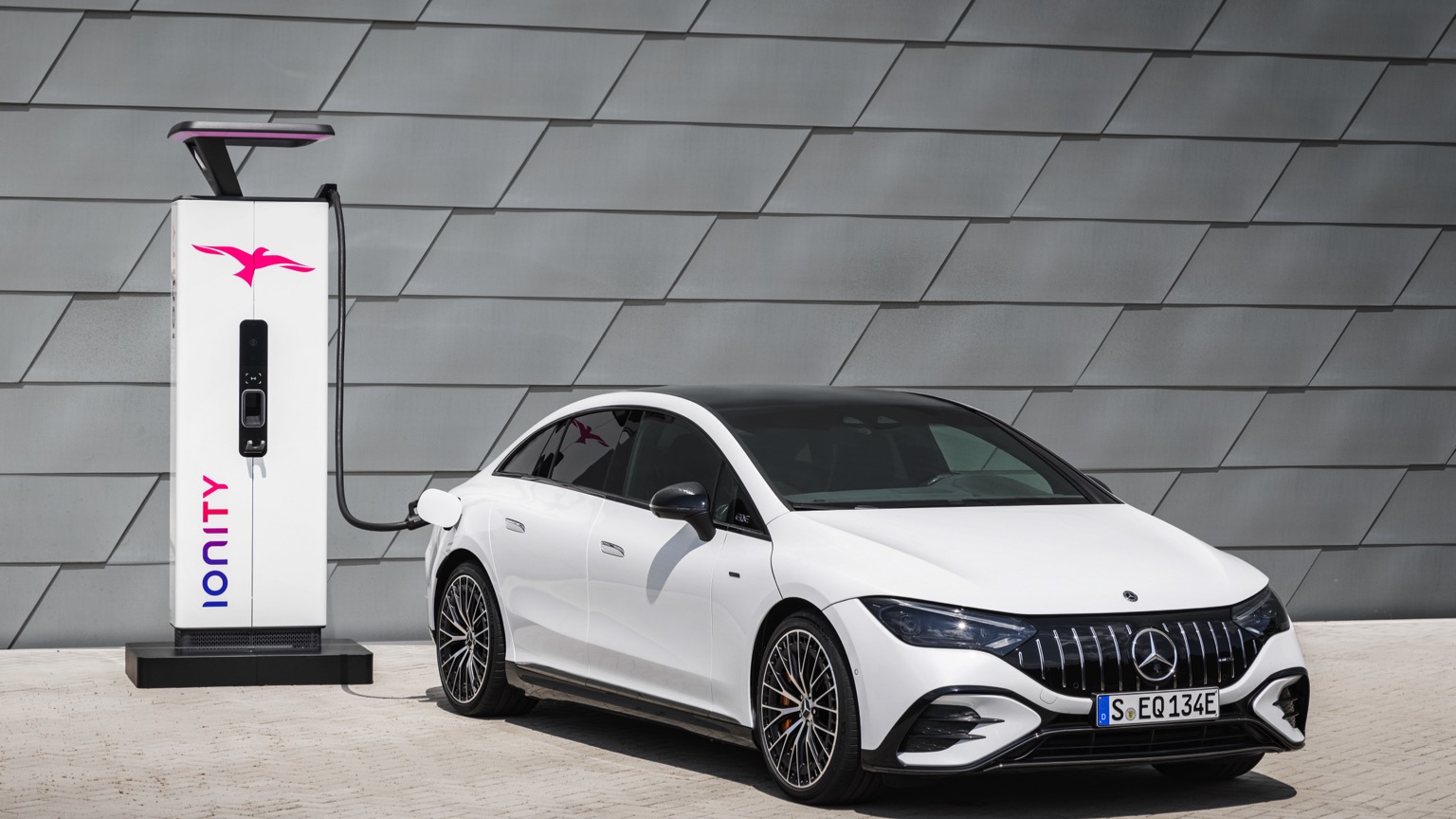 Mercedes_EQE_AMG_53-15