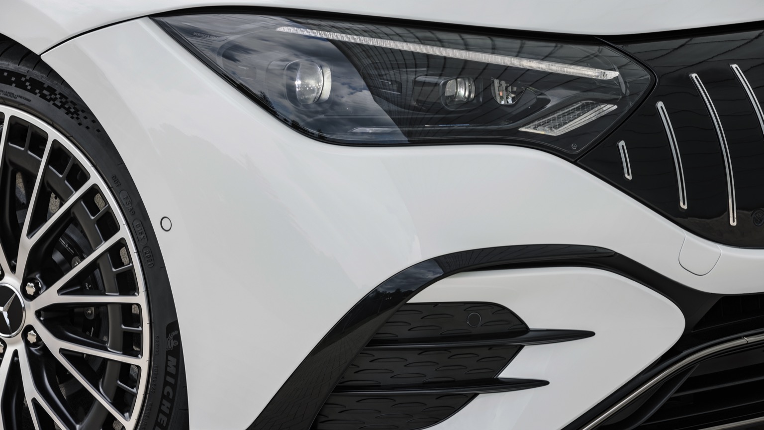 Mercedes_EQE_AMG_53-21