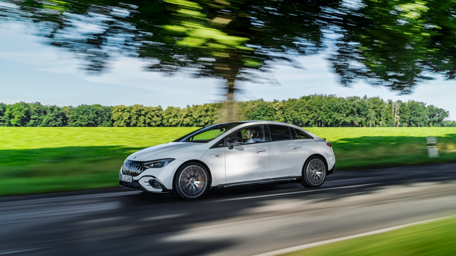 Mercedes_EQE_AMG_53-4
