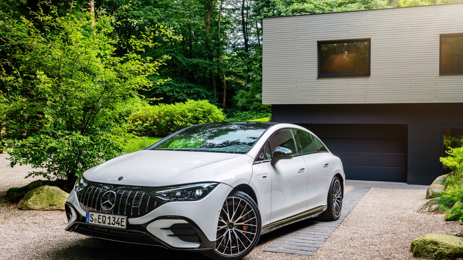 Mercedes_EQE_AMG_53-6