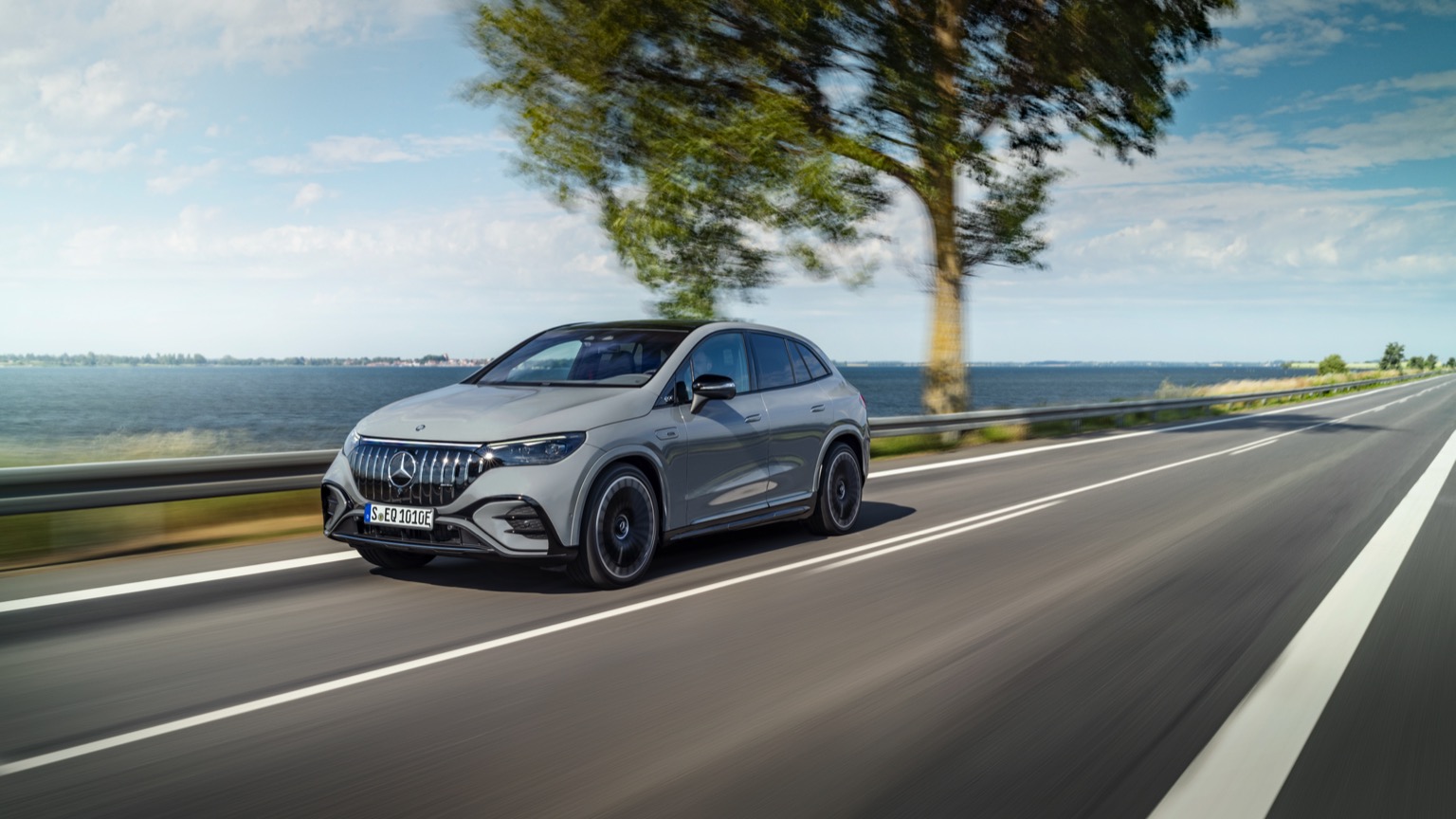 Mercedes_EQE_AMG_SUV-11