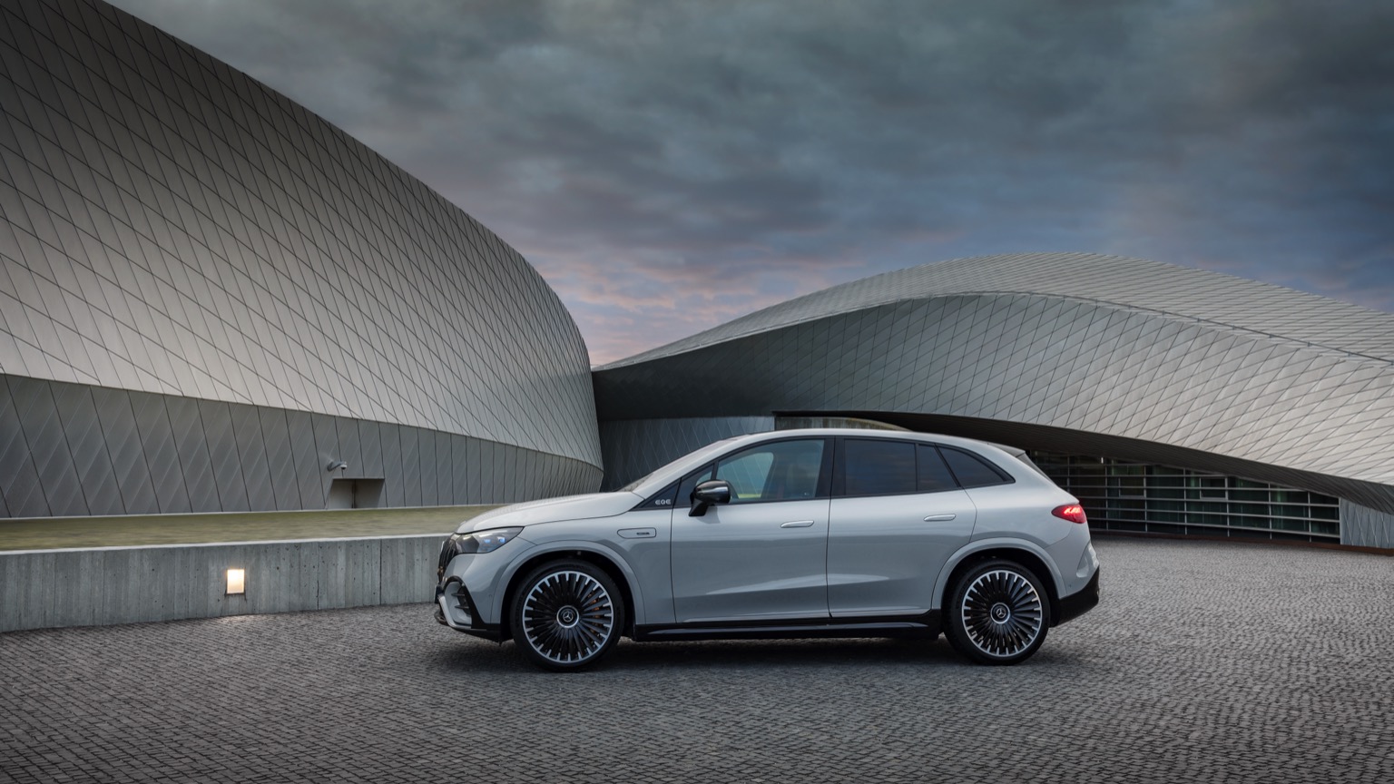 Mercedes_EQE_AMG_SUV-17