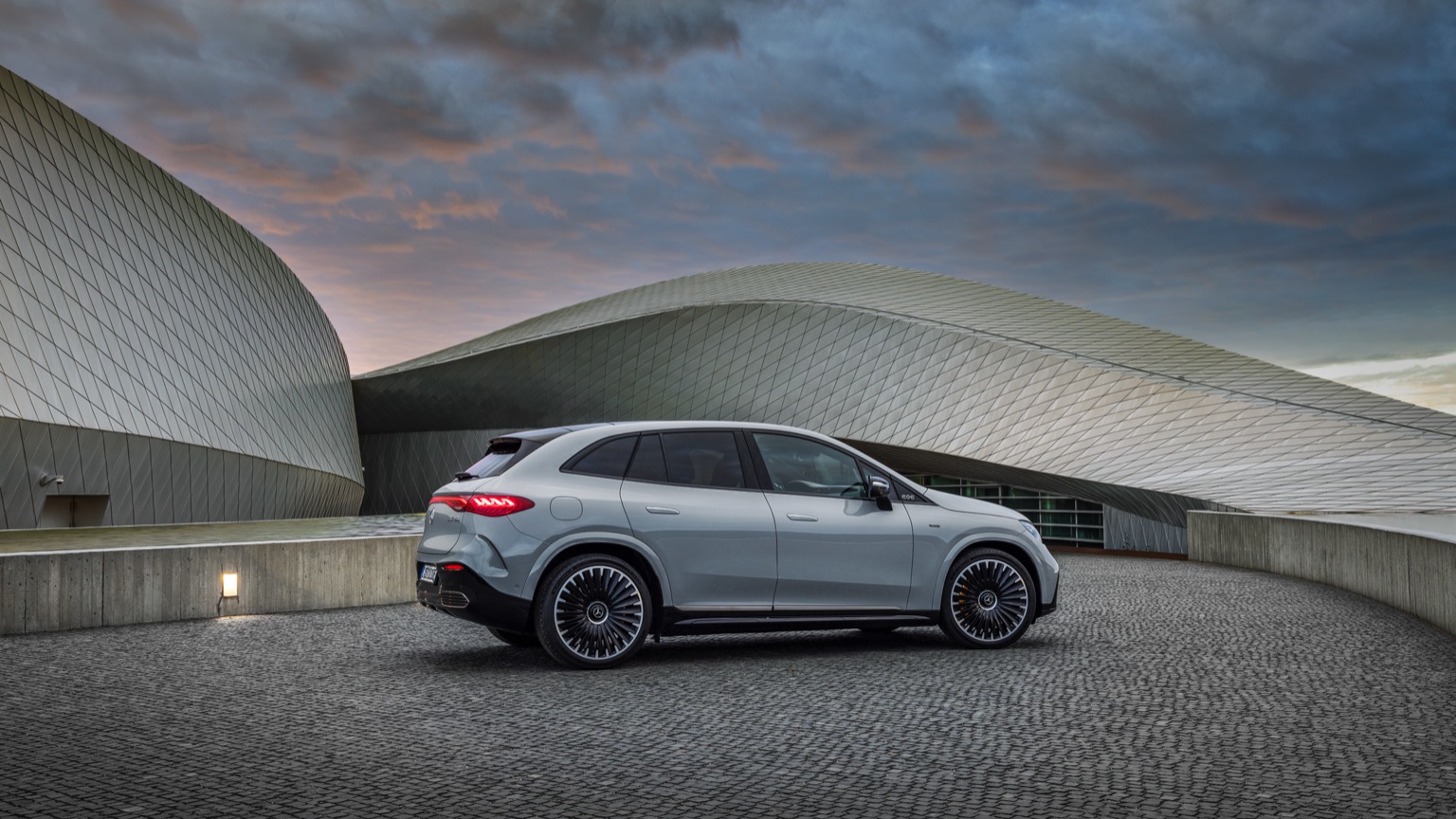 Mercedes_EQE_AMG_SUV-18