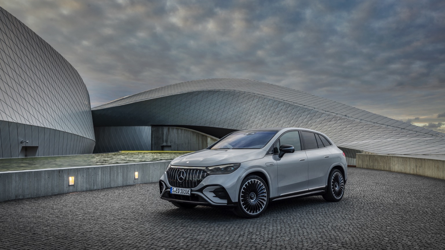 Mercedes_EQE_AMG_SUV-19