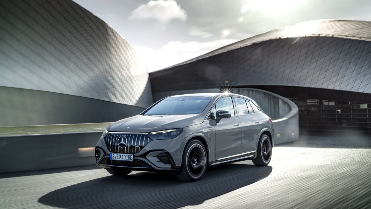 Mercedes_EQE_AMG_SUV-6