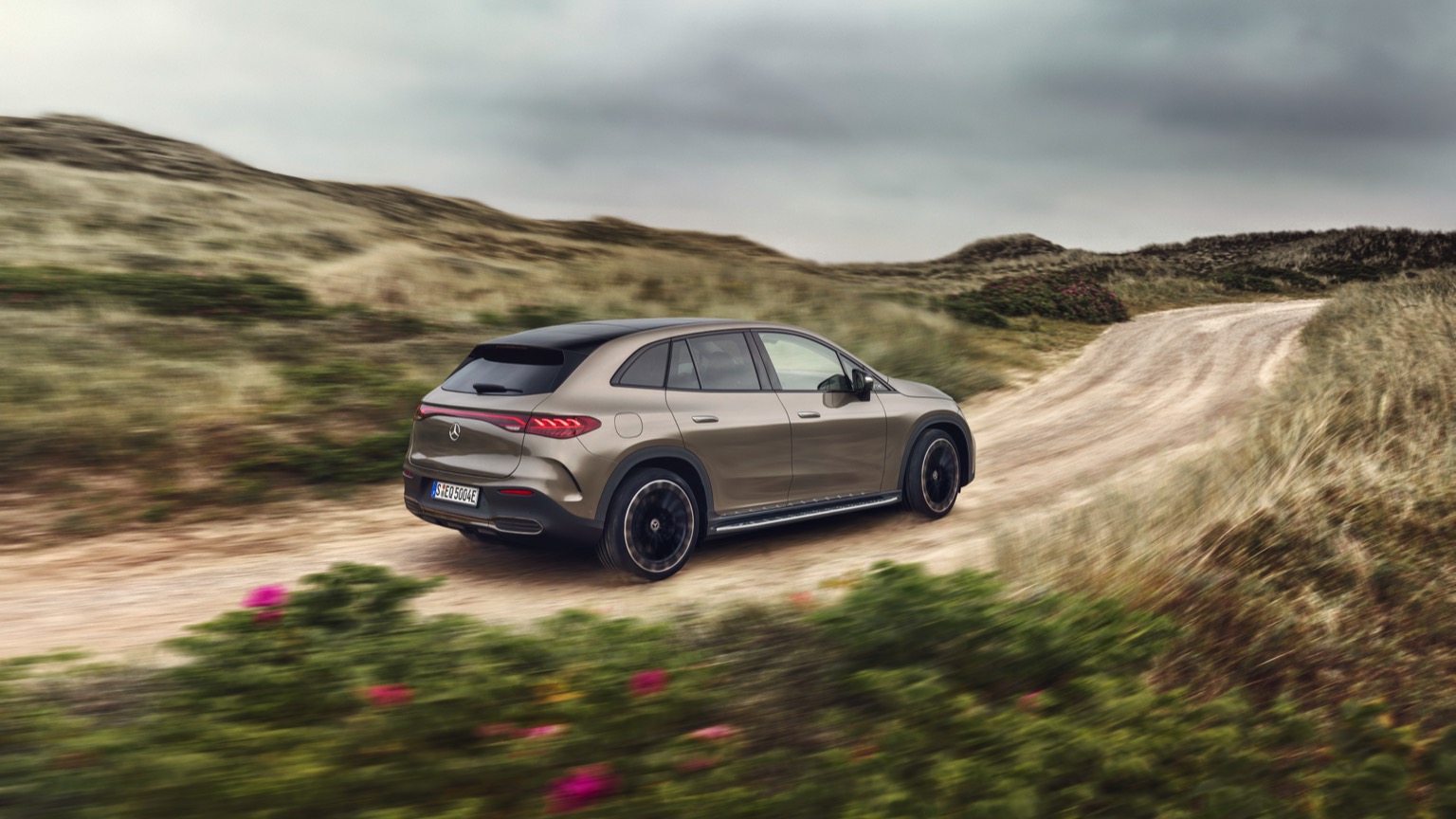 Mercedes_EQE_SUV-12