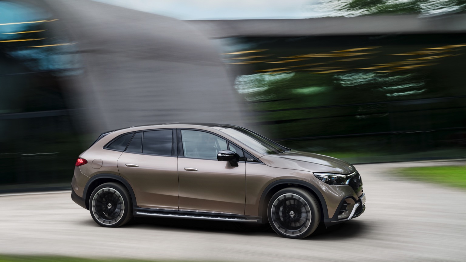 Mercedes_EQE_SUV-15