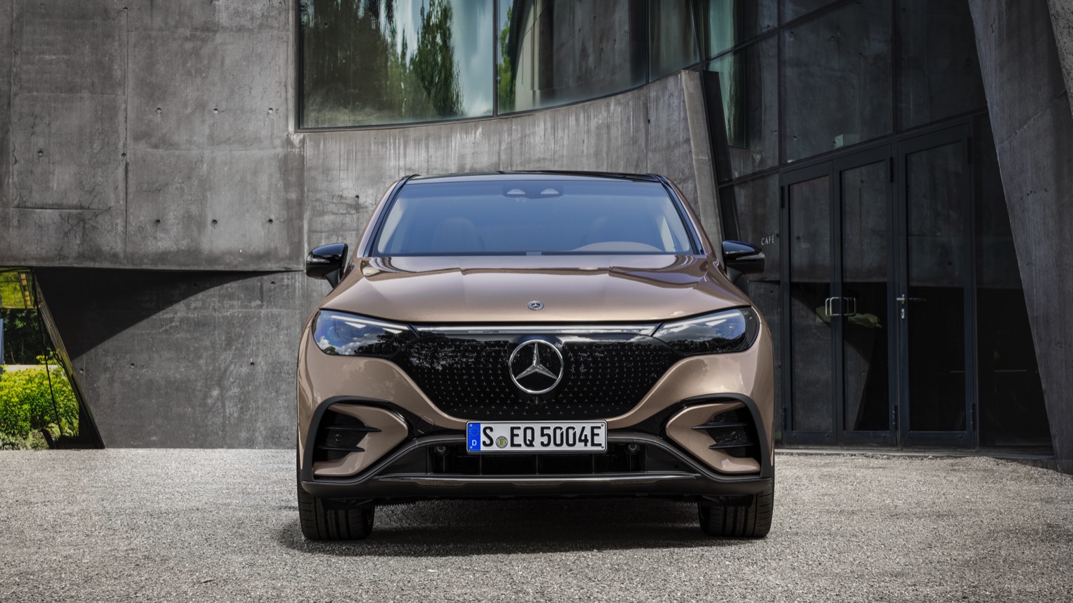 Mercedes_EQE_SUV-17