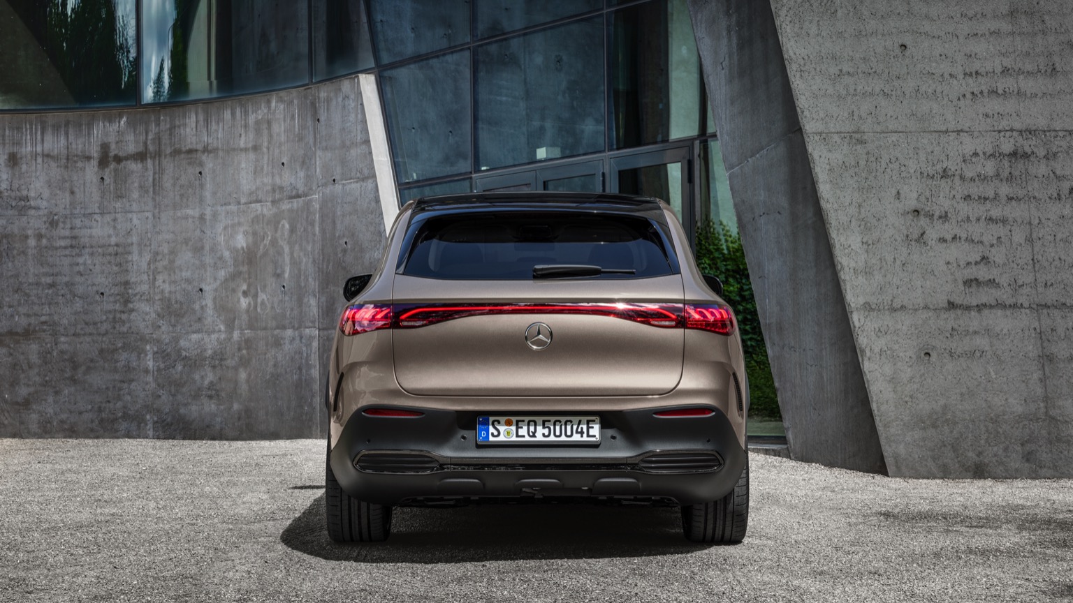 Mercedes_EQE_SUV-18