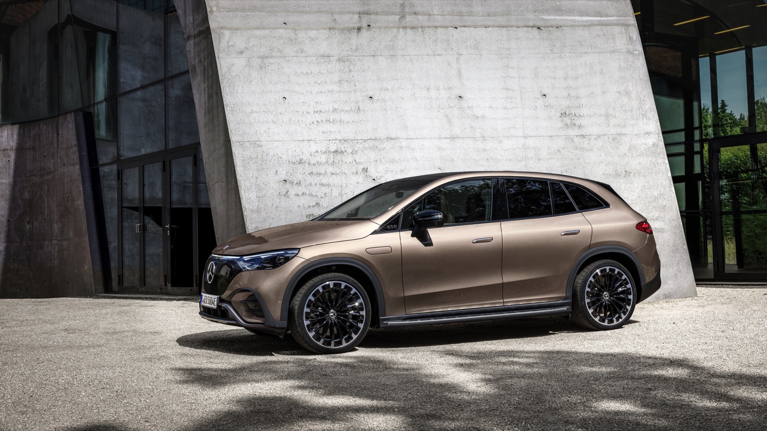 Mercedes_EQE_SUV-22