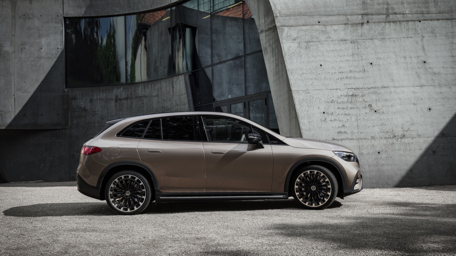 Mercedes_EQE_SUV-24