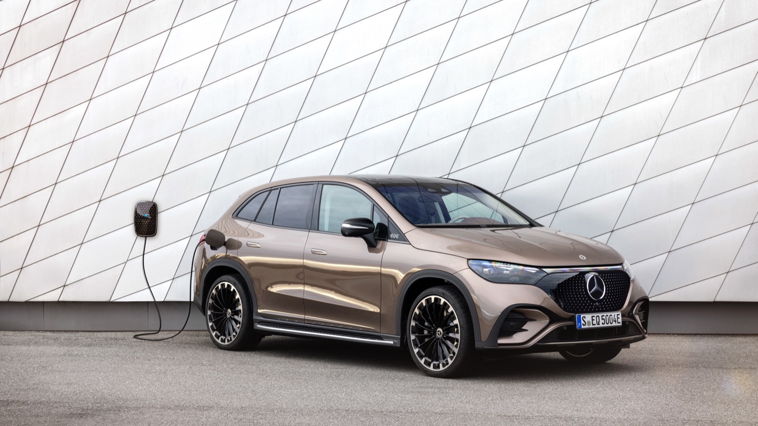 Mercedes_EQE_SUV-25
