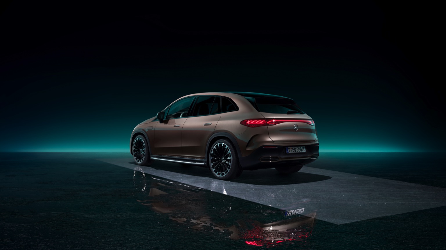 Mercedes_EQE_SUV-30