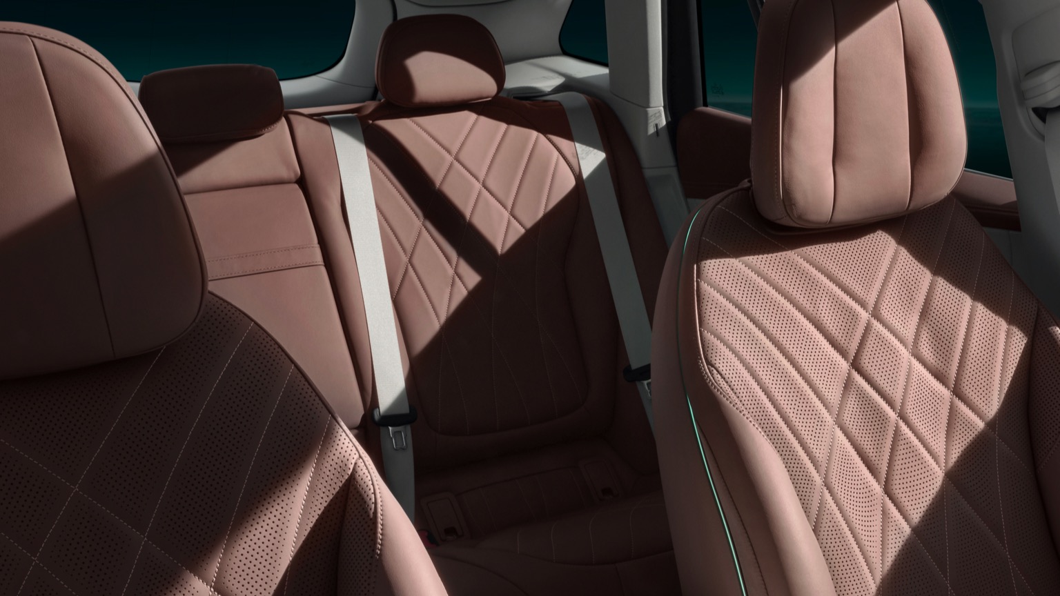 Mercedes_EQE_SUV-38