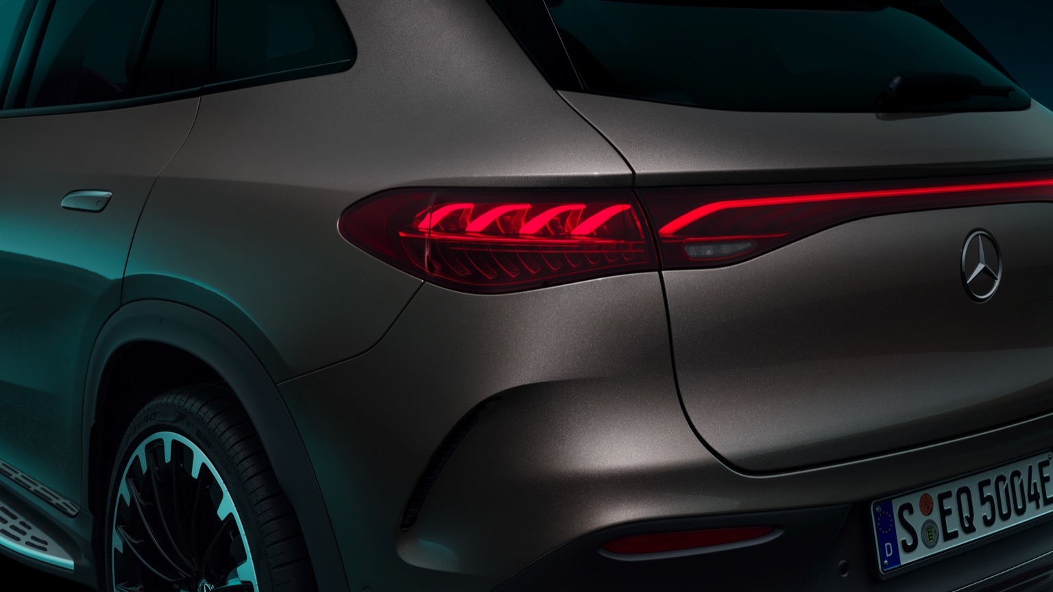 Mercedes_EQE_SUV-41