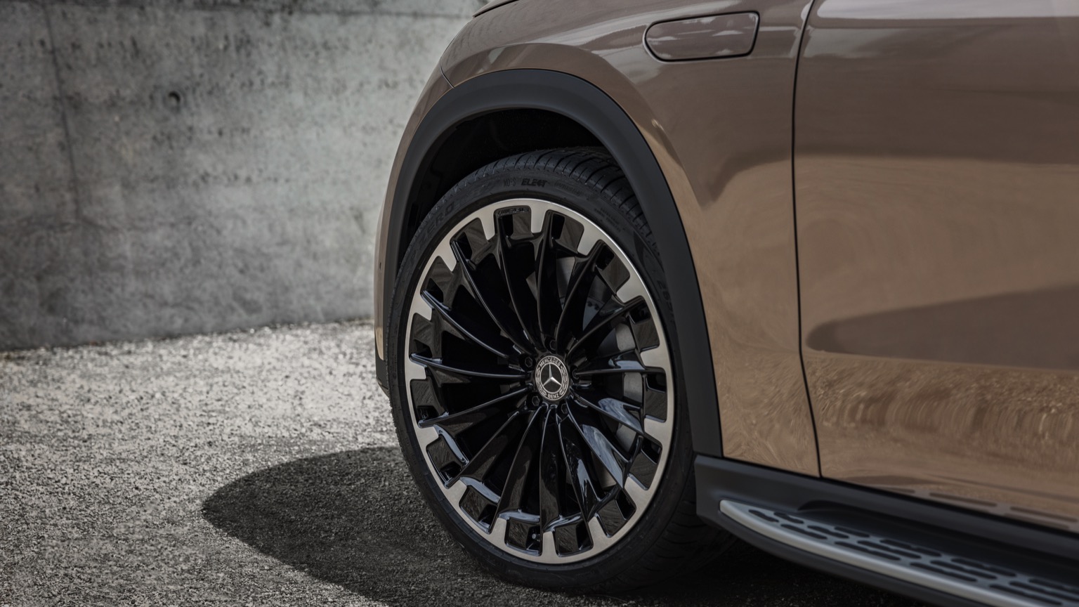 Mercedes_EQE_SUV-43