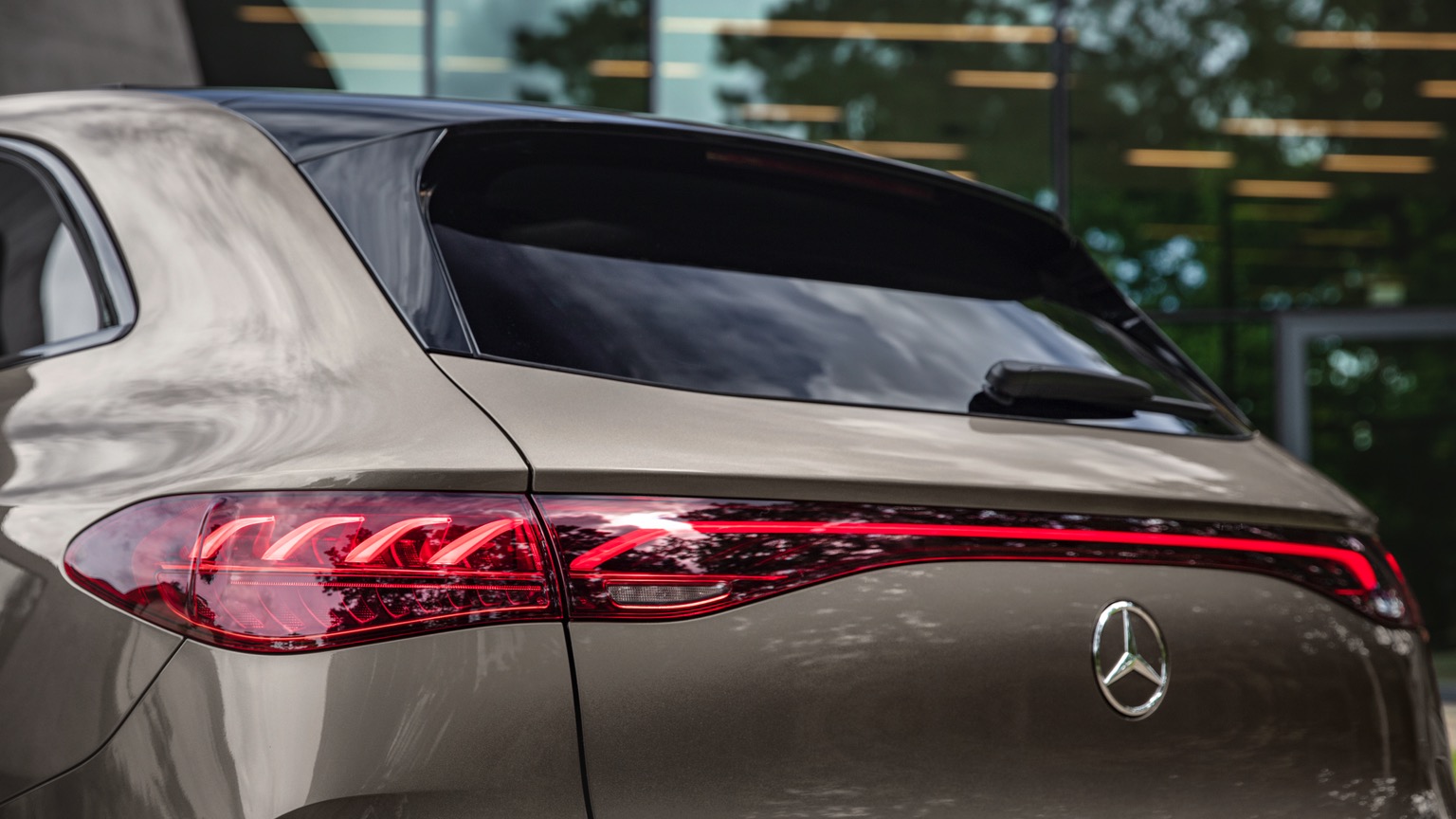 Mercedes_EQE_SUV-44