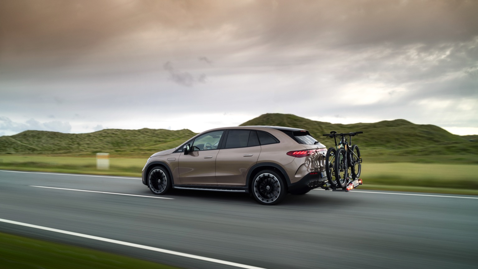 Mercedes_EQE_SUV-5