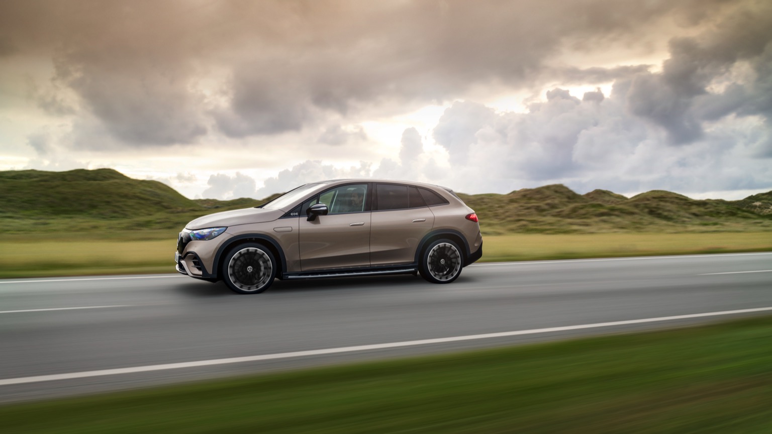 Mercedes_EQE_SUV-9