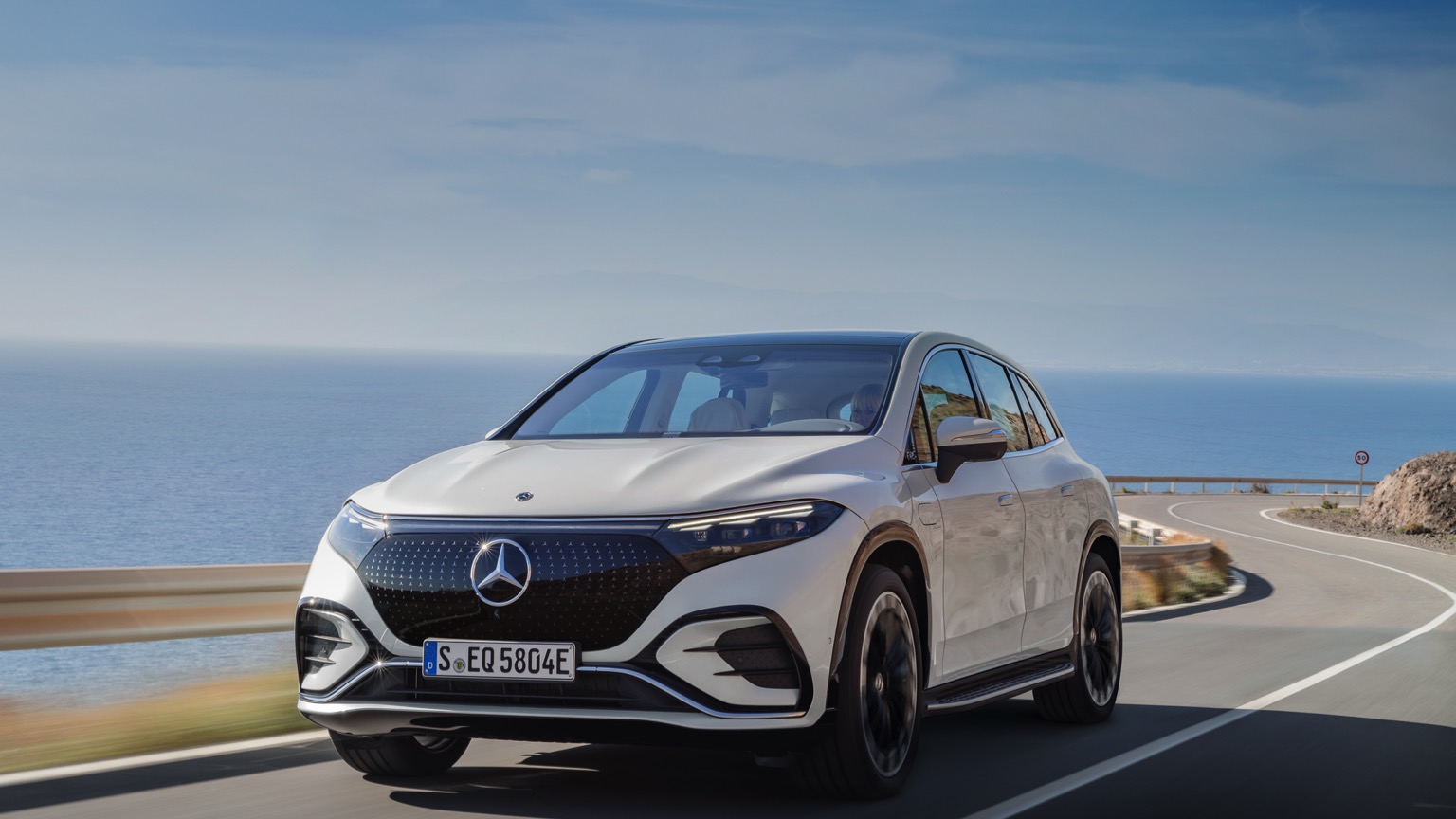Mercedes_EQS_SUV_2022-11
