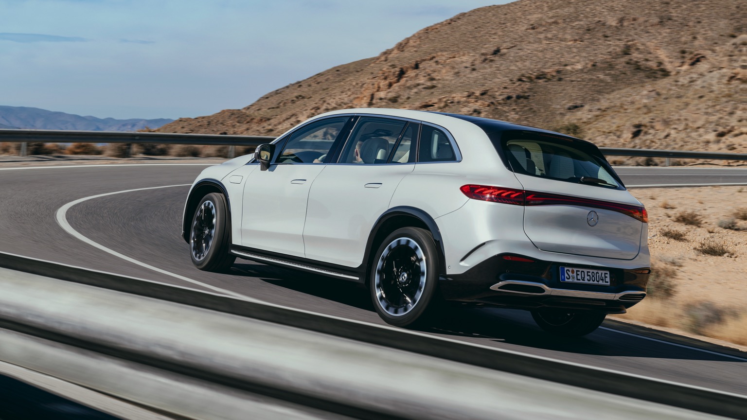 Mercedes_EQS_SUV_2022-12