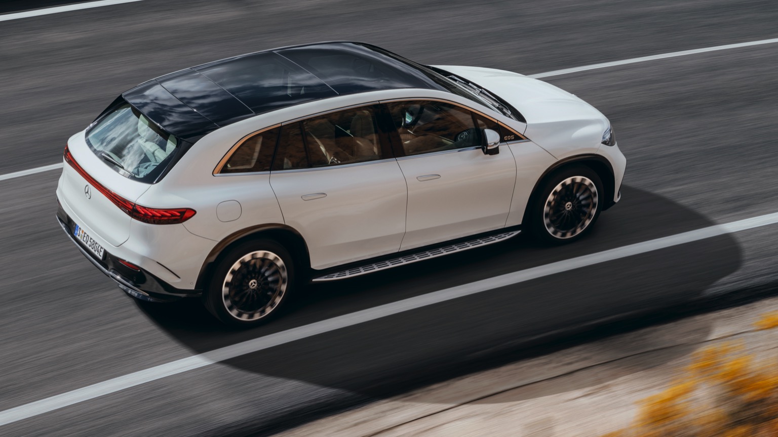 Mercedes_EQS_SUV_2022-13