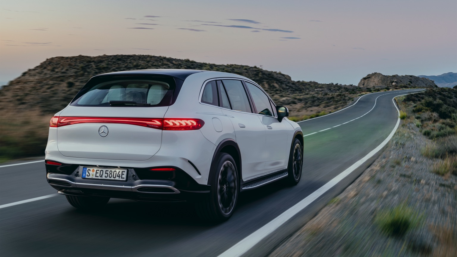 Mercedes_EQS_SUV_2022-14
