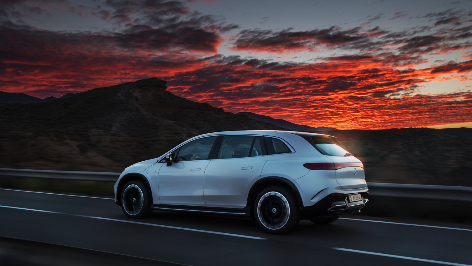 Mercedes_EQS_SUV_2022-18