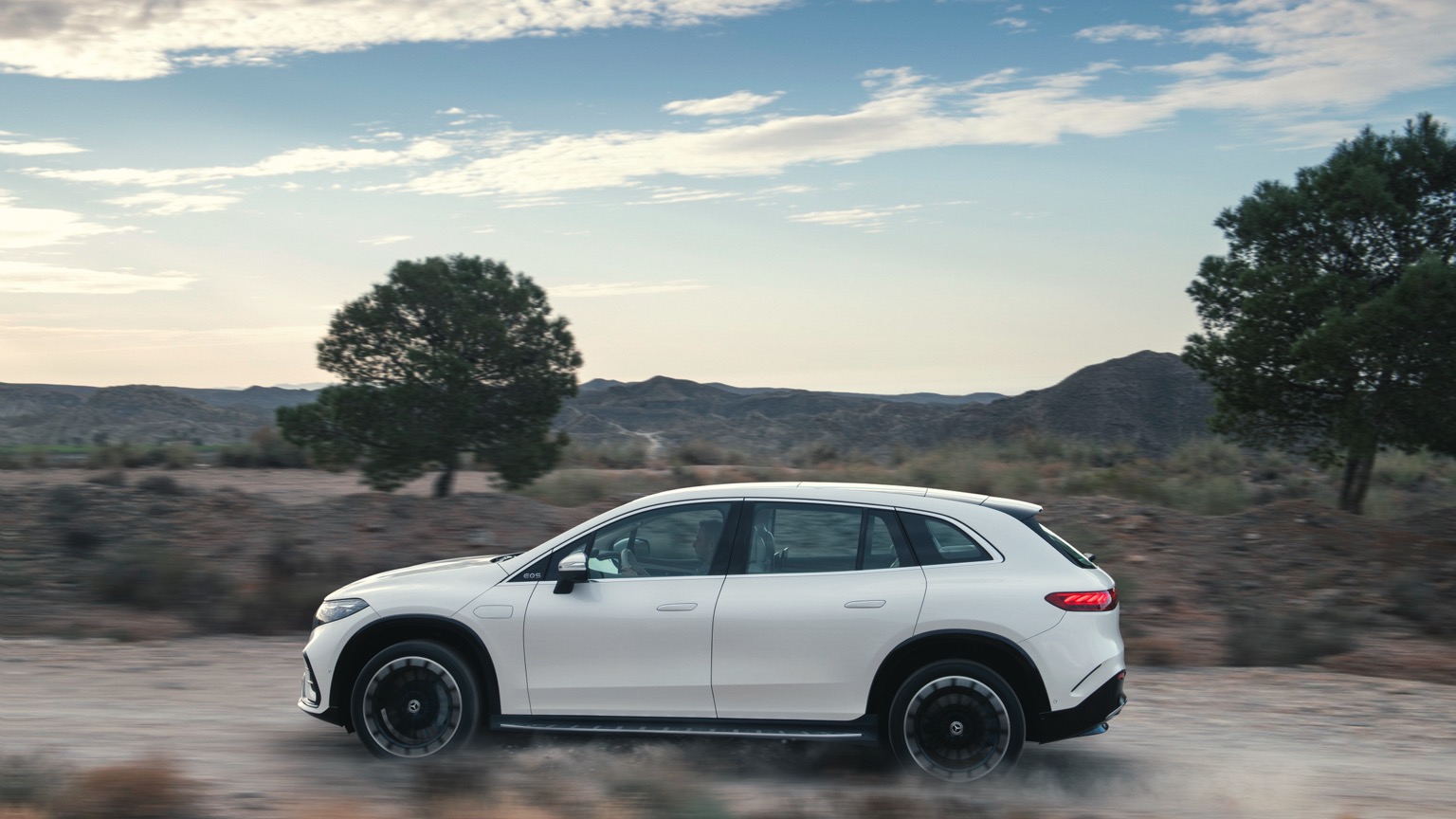 Mercedes_EQS_SUV_2022-2