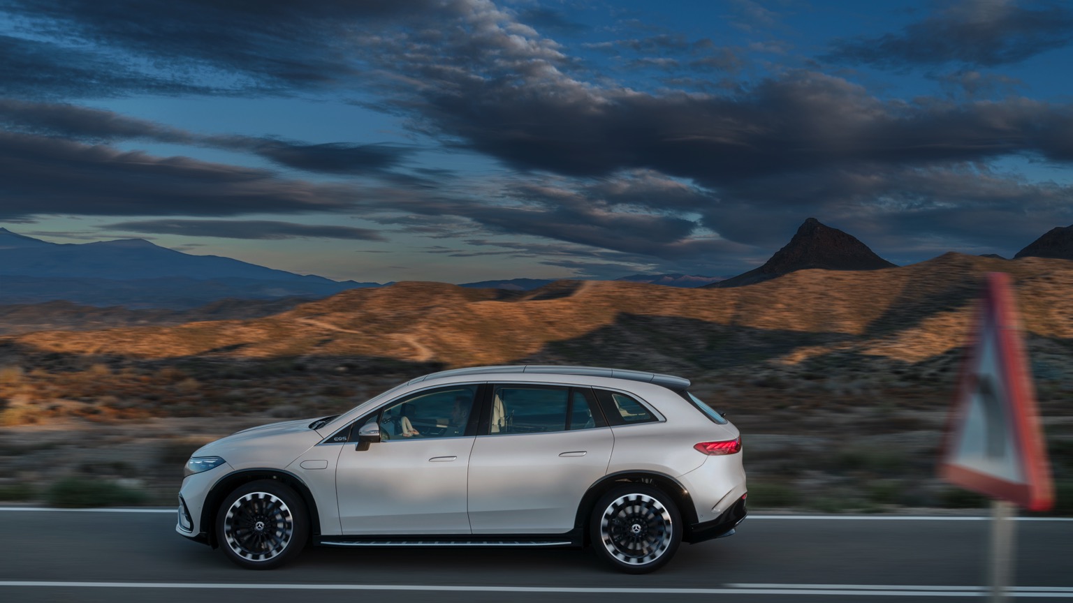 Mercedes_EQS_SUV_2022-20