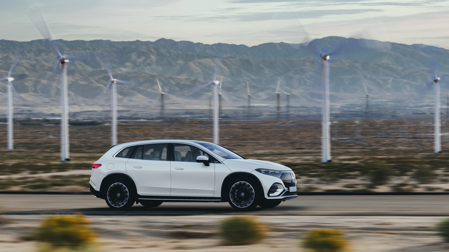 Mercedes_EQS_SUV_2022-21