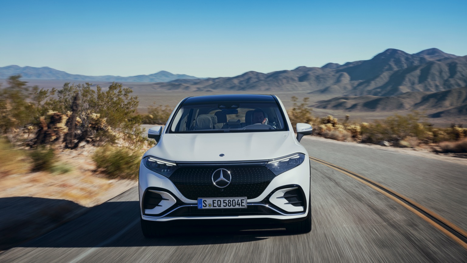 Mercedes_EQS_SUV_2022-23