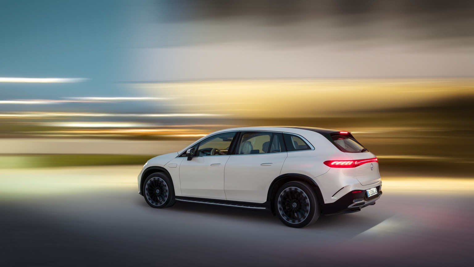 Mercedes_EQS_SUV_2022-24