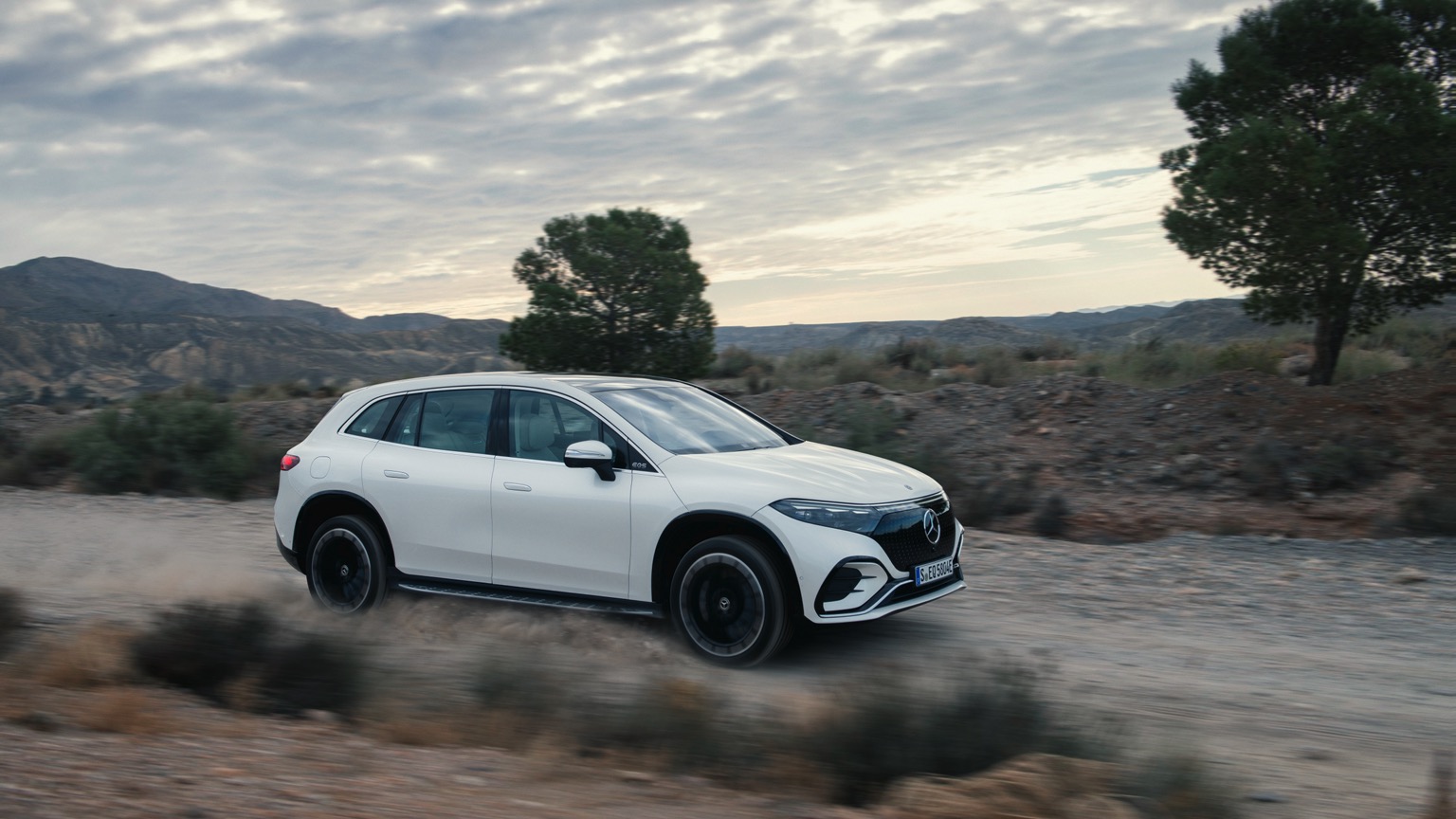 Mercedes_EQS_SUV_2022-3