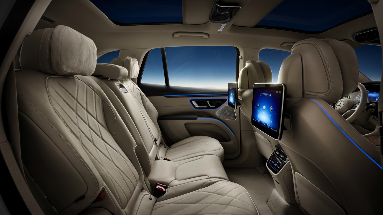 Mercedes_EQS_SUV_2022-38