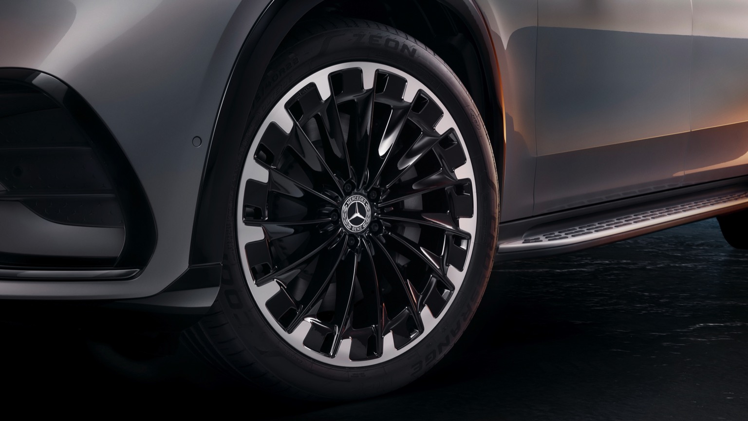 Mercedes_EQS_SUV_2022-46