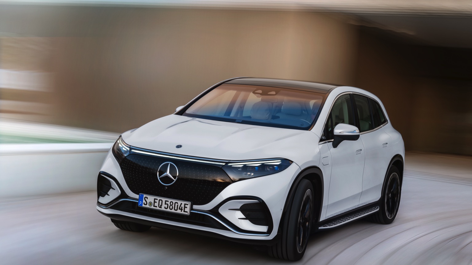 Mercedes_EQS_SUV_2022-5