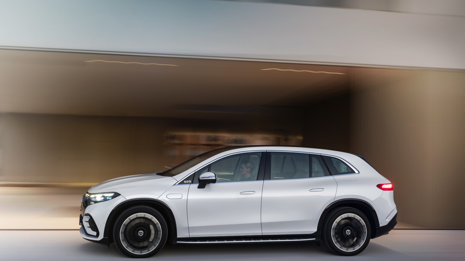 Mercedes_EQS_SUV_2022-6