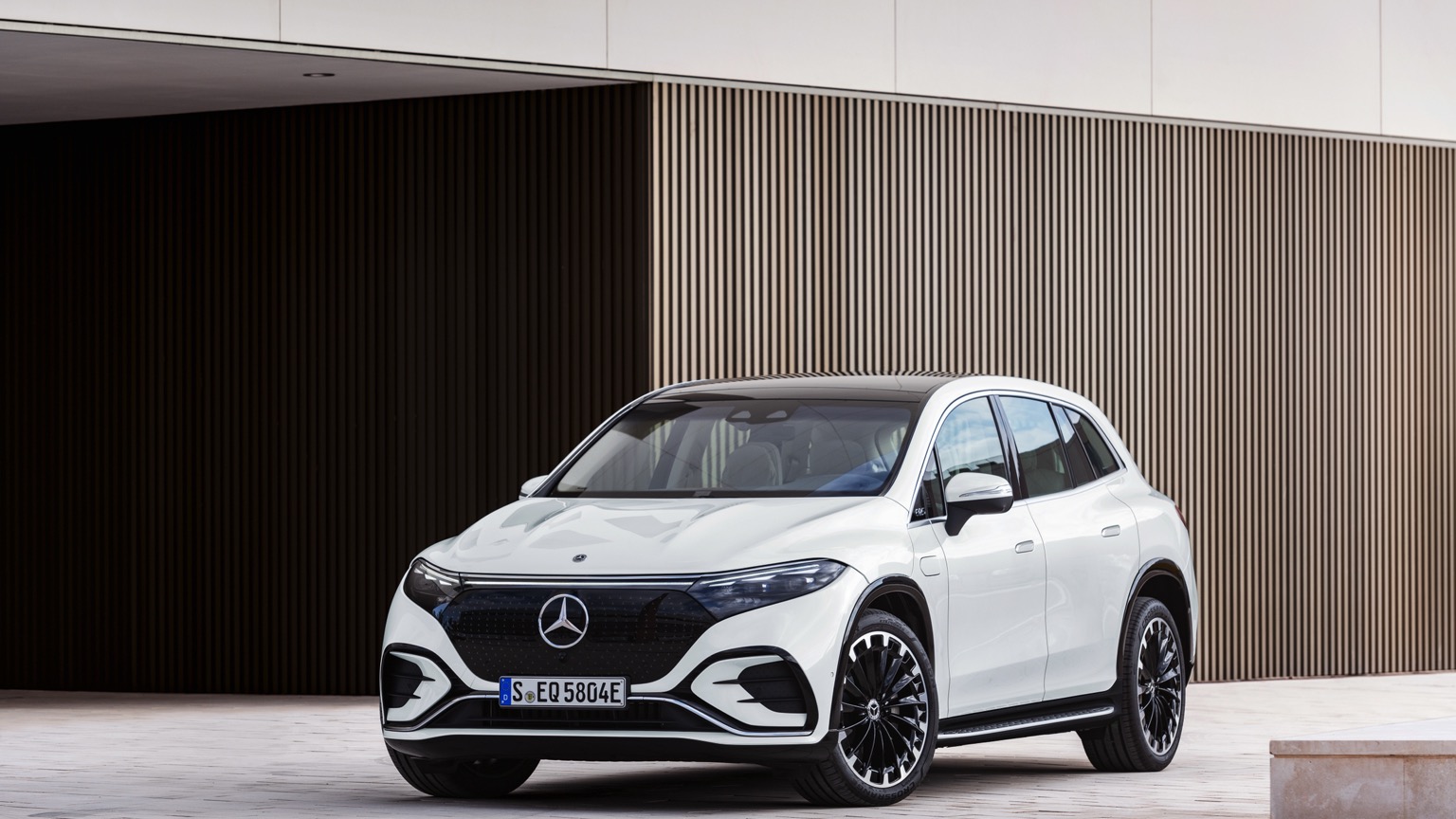 Mercedes_EQS_SUV_2022-7