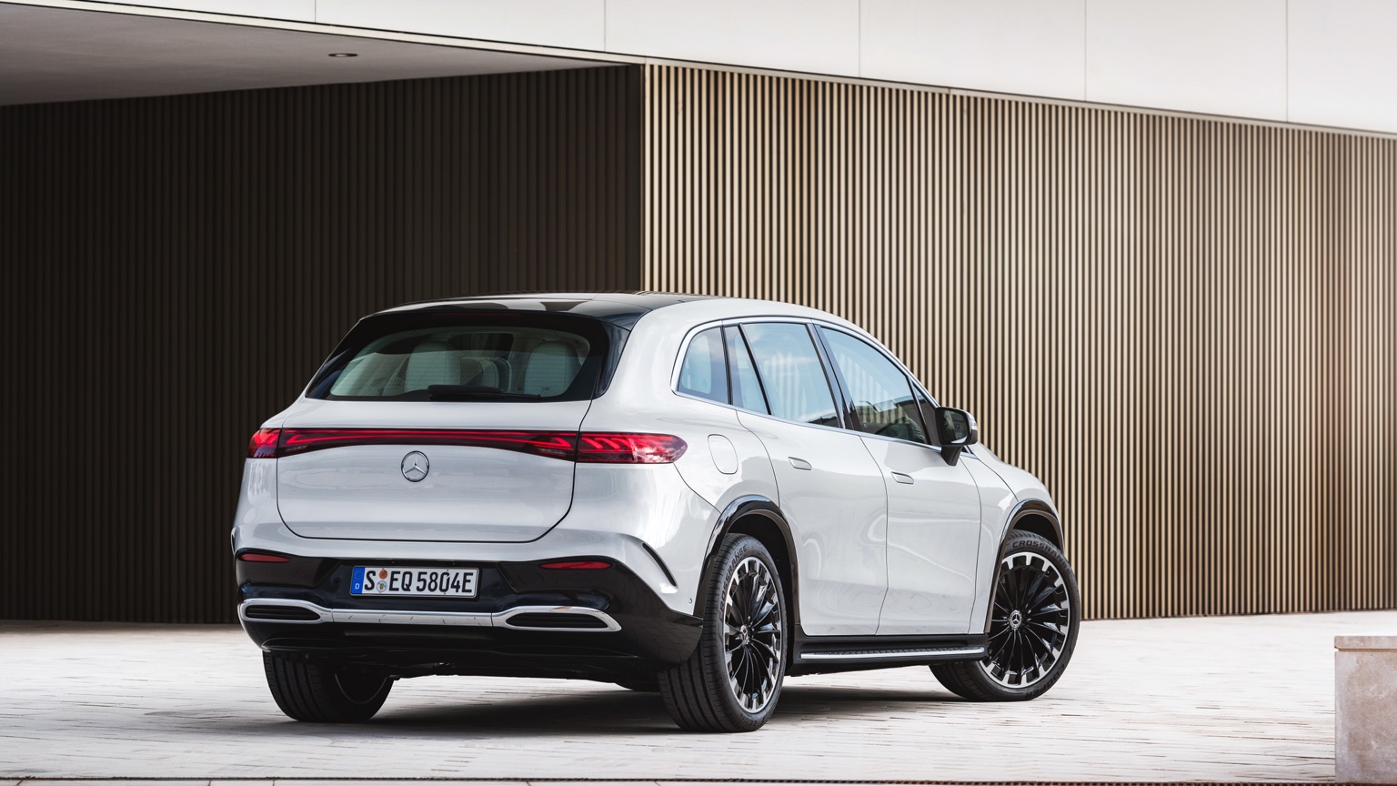 Mercedes_EQS_SUV_2022-8