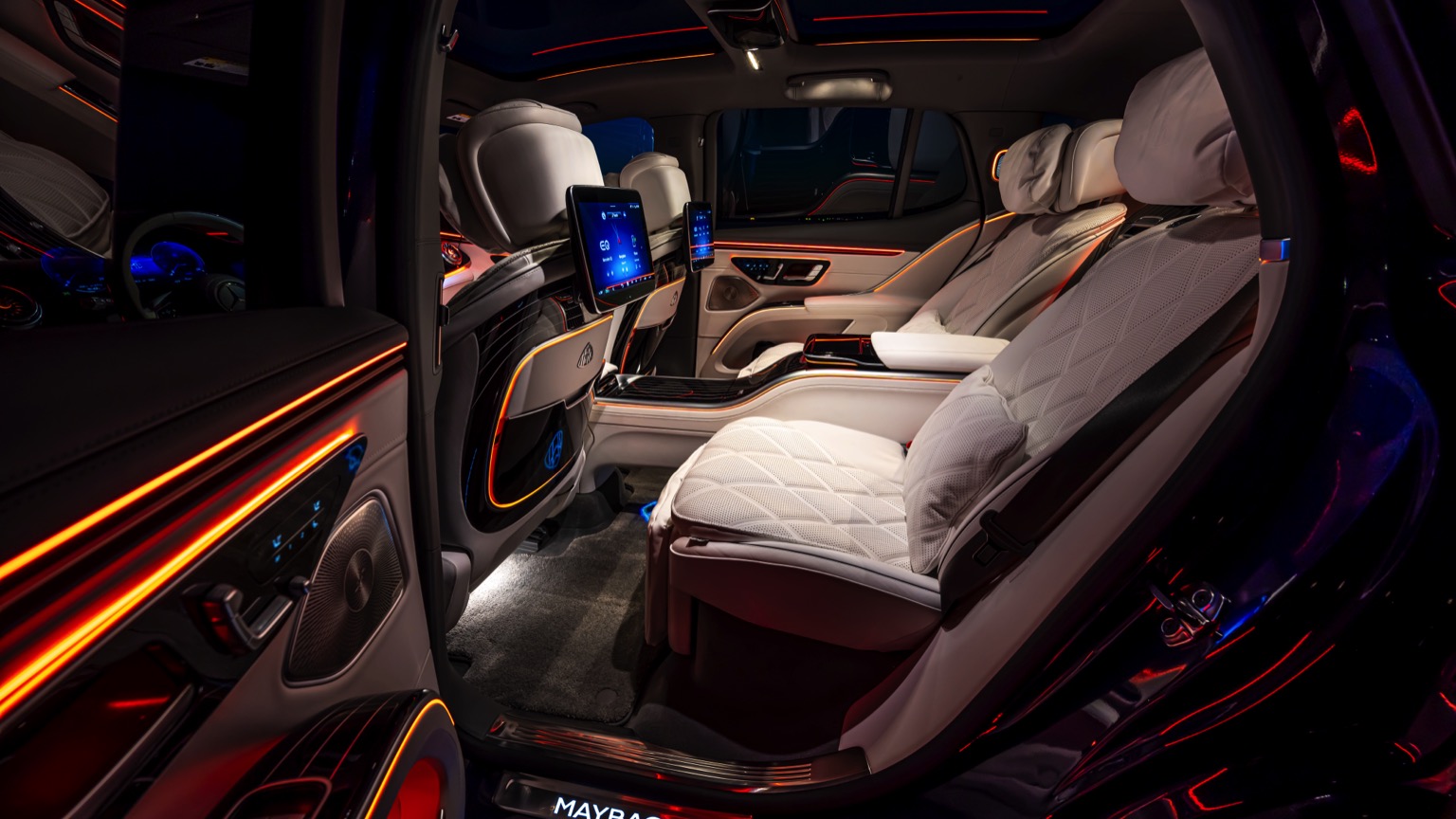 Mercedes_Maybach_EQS_SUV_2024-15