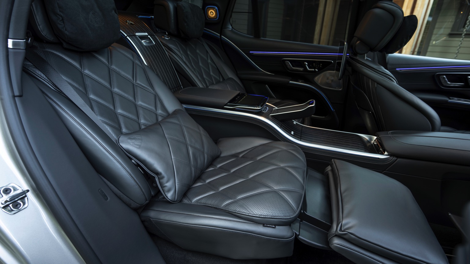 Mercedes_Maybach_EQS_SUV_2024-17