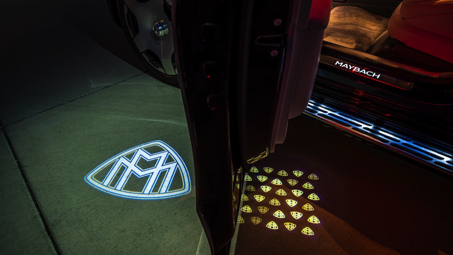 Mercedes_Maybach_EQS_SUV_2024-18