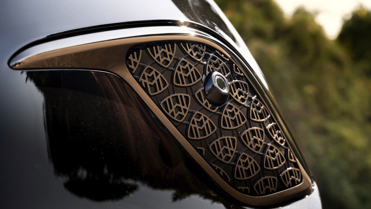 Mercedes_Maybach_EQS_SUV_2024-19