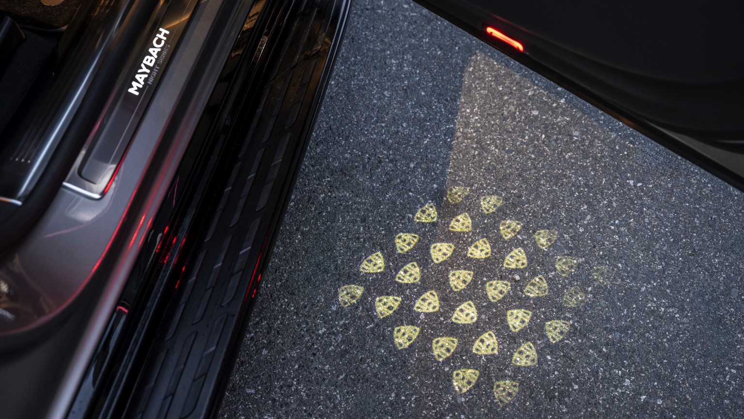 Mercedes_Maybach_EQS_SUV_2024-20