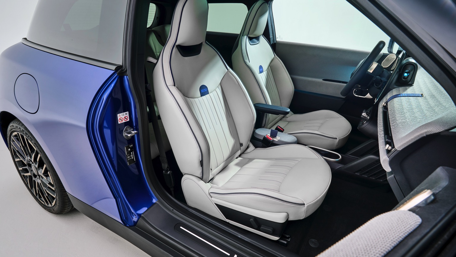 Mini_Cooper_Electric_2024-24