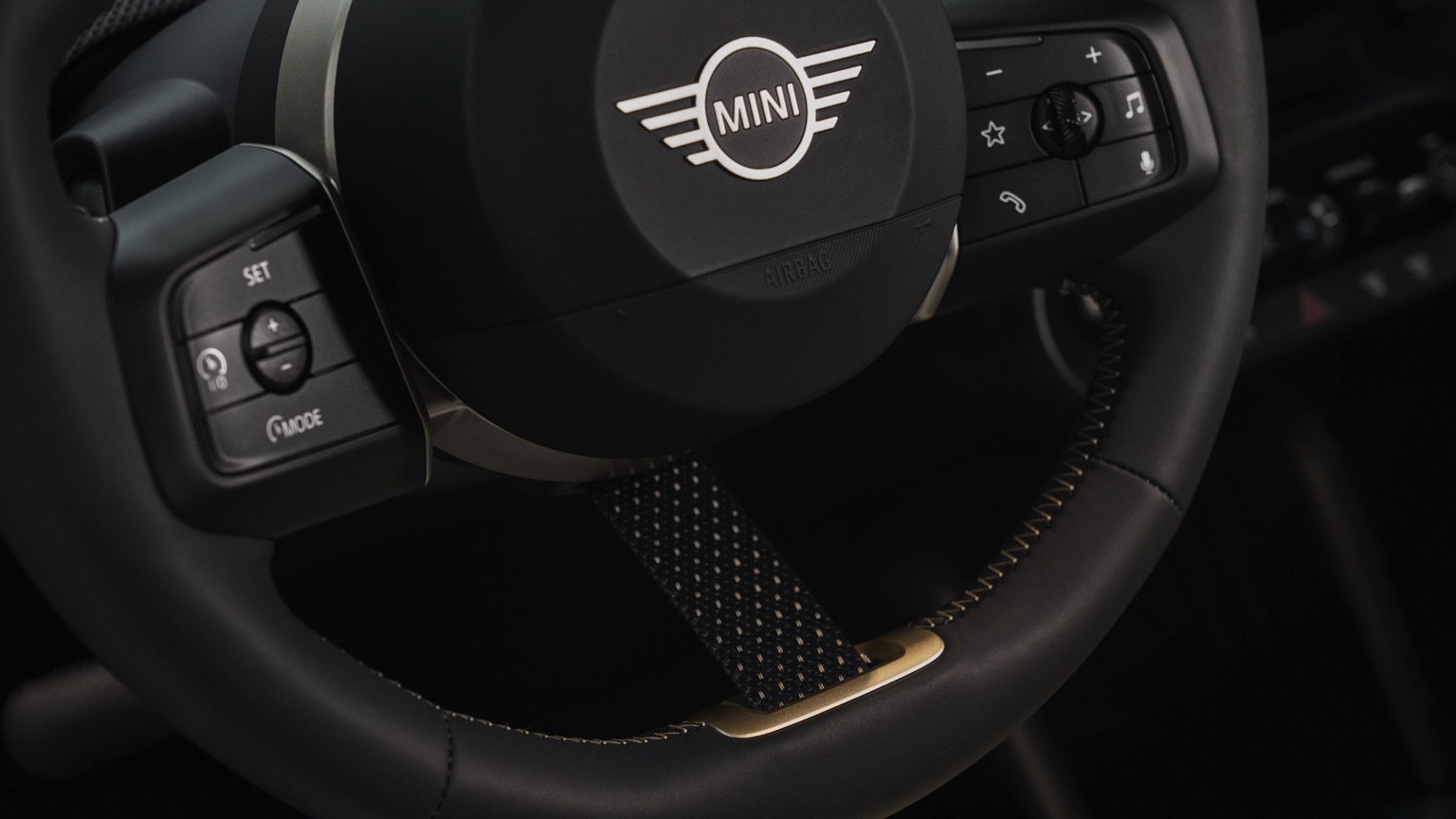 Mini_Cooper_Electric_2024-27