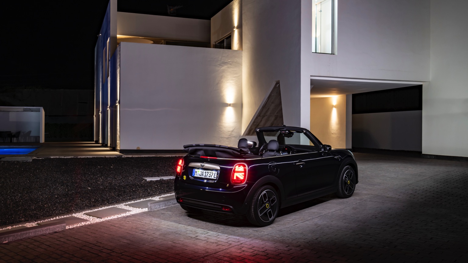 Mini_Electric_Convertible-21